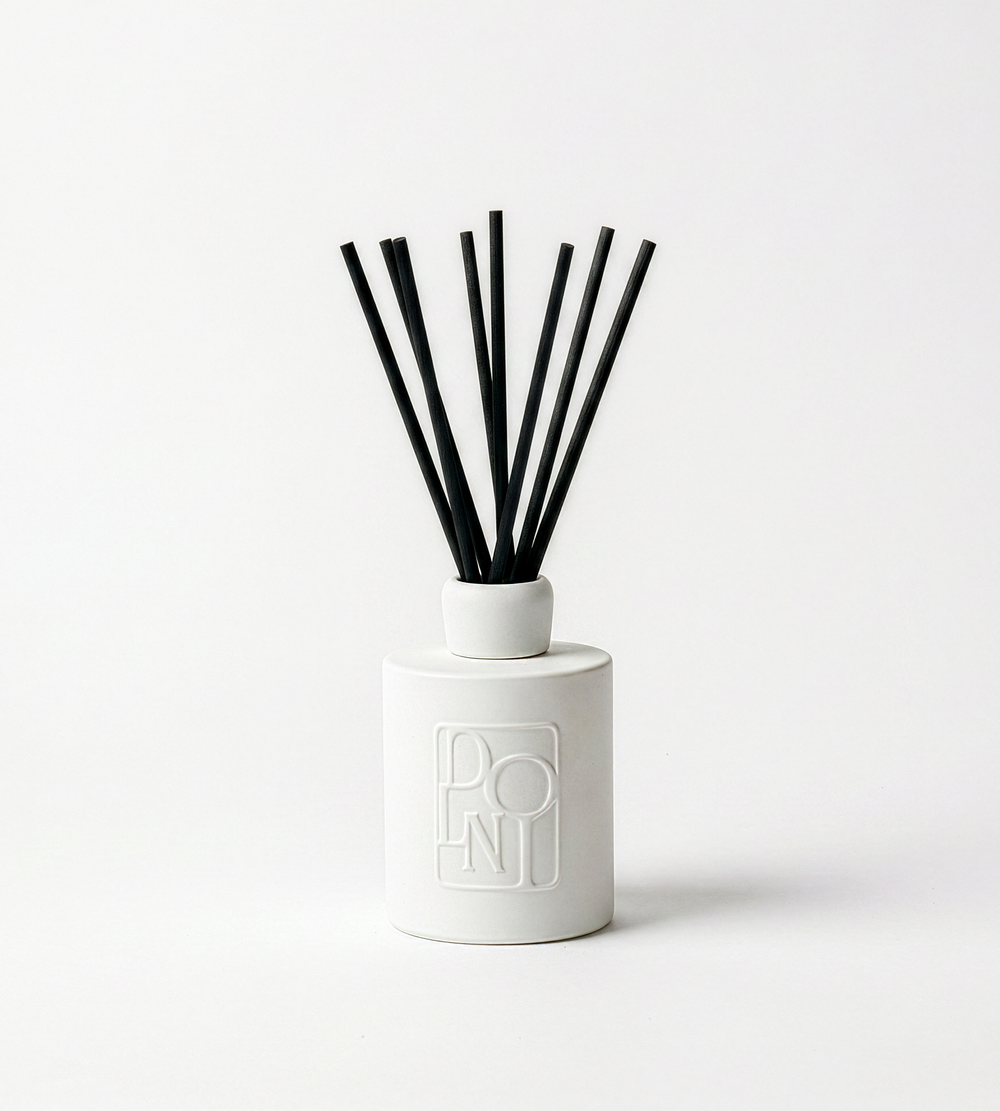 Dolni Large White Ceramic Blackberry Oud 500ml Reed Diffuser