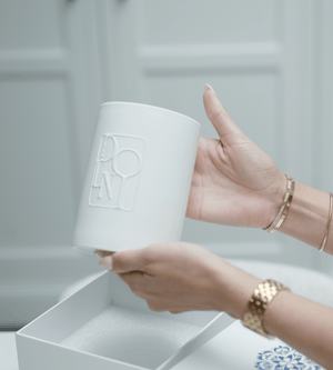 Dolni Large White Ceramic 600g Amber & Patchouli Candle