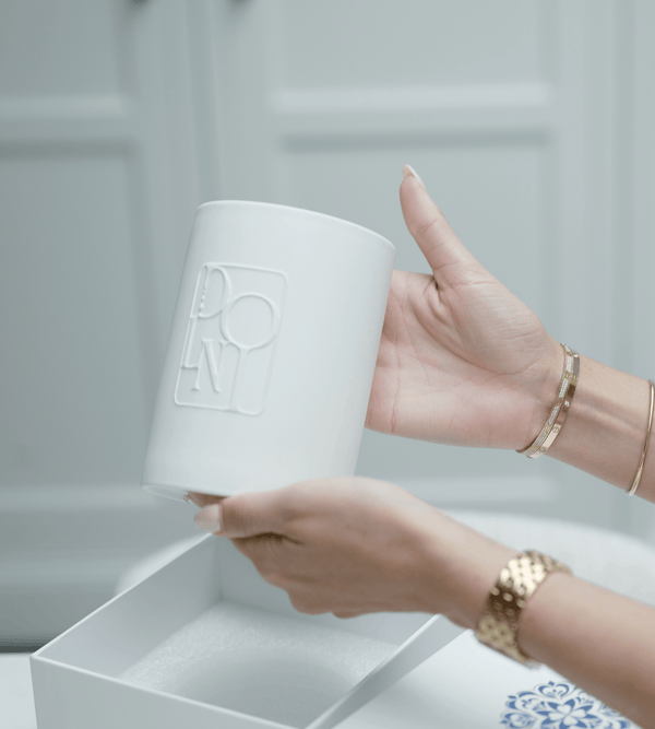 Dolni Large White Ceramic 600g Amber & Patchouli Candle