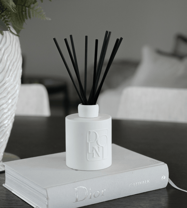 Dolni Large White Ceramic Blackberry Oud 500ml Reed Diffuser