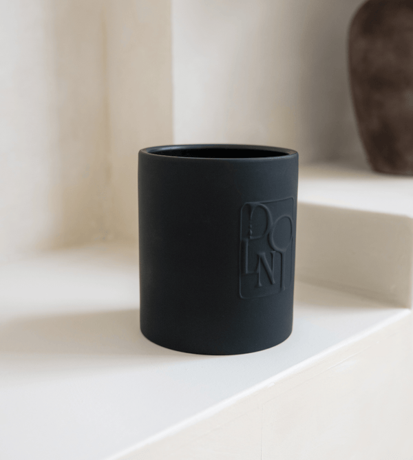 Dolni XL Black Ceramic 2200g Tuberose & Sandalwood Candle