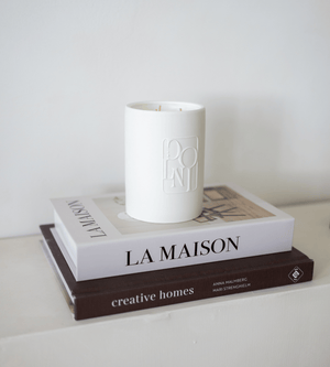 Dolni Large White Ceramic 600g Amber & Patchouli Candle