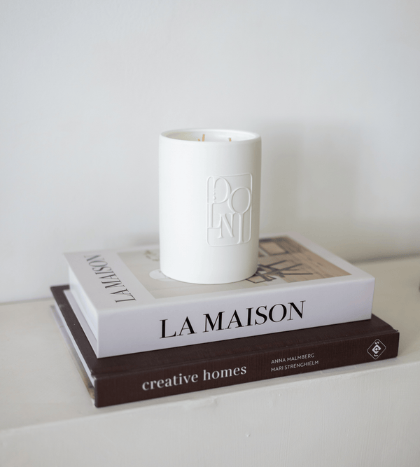 Dolni Large White Ceramic 600g Amber & Patchouli Candle