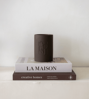 Dolni Large Brown Ceramic 600g Tobacco & Oud Candle