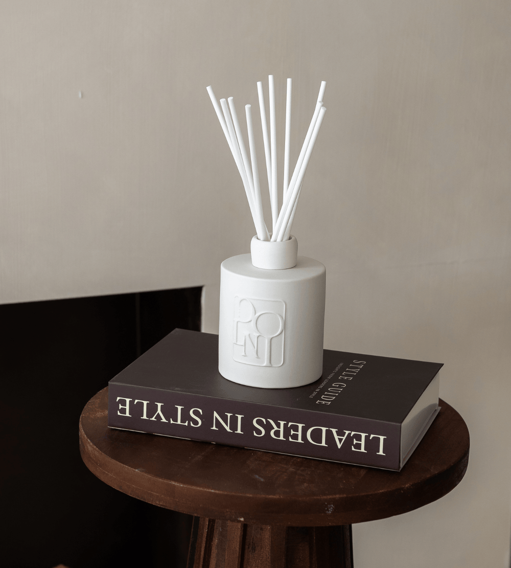 Dolni Large White Ceramic Blackberry Oud 500ml Reed Diffuser